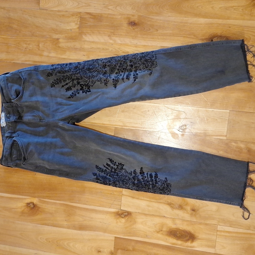 Free People cut-off Floral embroidered gray jeans Womens Size 26 Boho Stretchy - Picture 7 of 15